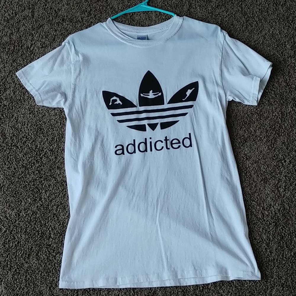 gildan cheer tee size small
